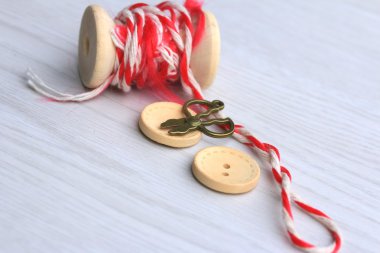 Antika ahşap bobin iplik ve düğmeleri.