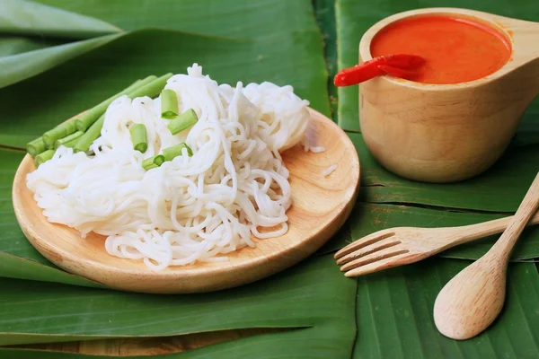 Makaron ryżowy i zupa curry — Zdjęcie stockowe