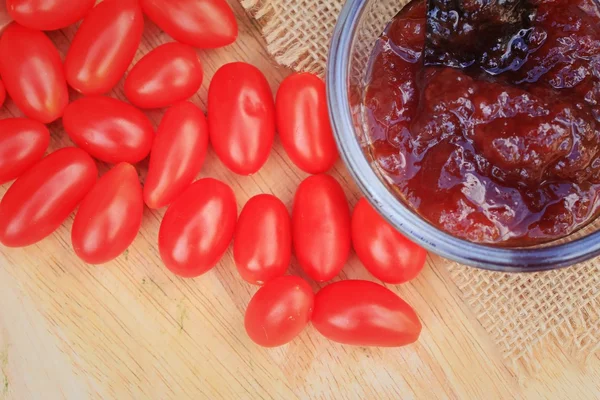 Frische Tomaten und Süßkartoffeln — Stockfoto