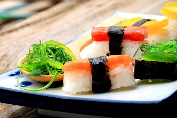 Sushi - japán élelmiszer — Stock Fotó