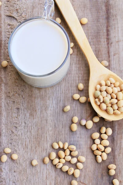 Soybeans and soy milk — Stock Photo, Image