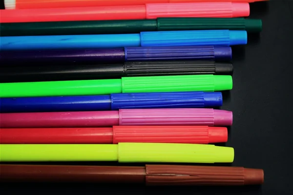 Renkli işaretleyicileri kalemler — Stok fotoğraf