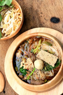 sığır şehriye çorbası Asya tarzı