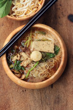 sığır şehriye çorbası Asya tarzı