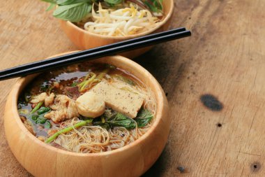 sığır şehriye çorbası Asya tarzı