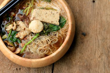 sığır şehriye çorbası Asya tarzı