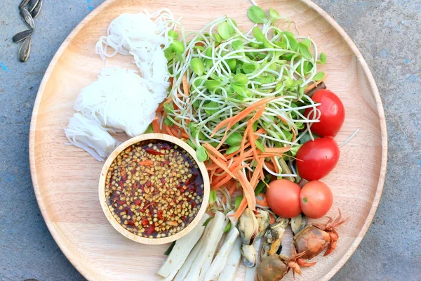Salata baharatlı genç yeşil ayçiçeği fide - Asya gıda — Stok fotoğraf