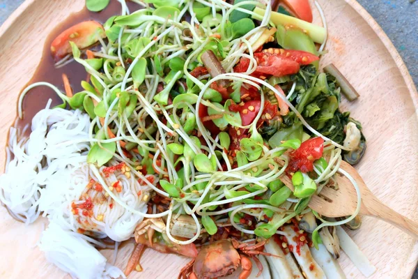 サラダ スパイシーな若い緑ひまわり苗 - アジア食品 — ストック写真