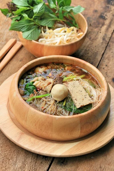 Fideos de res en sopa estilo asiático — Foto de Stock