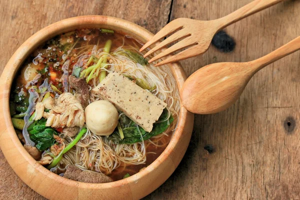 Rundvlees noodles in soep Aziatische stijl — Stockfoto