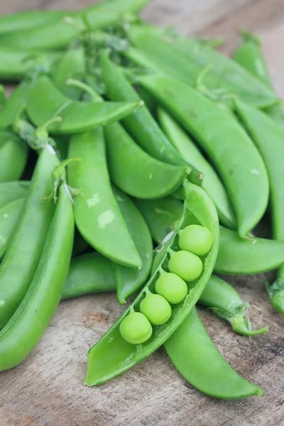 Fresh green soybeans on a wooden vintage — Stock Photo, Image