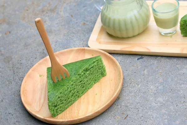 Green tea cake and milk — Stock Photo, Image