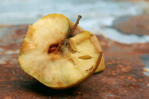 Manzana podrida verde — Foto de Stock