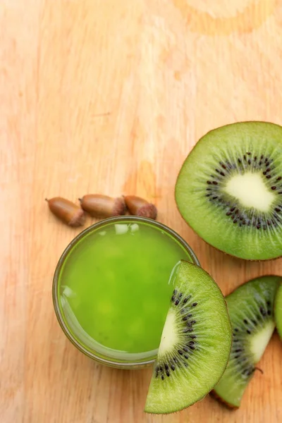 Jus de kiwi frais — Photo