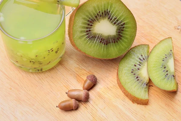 Jus de kiwi frais — Photo