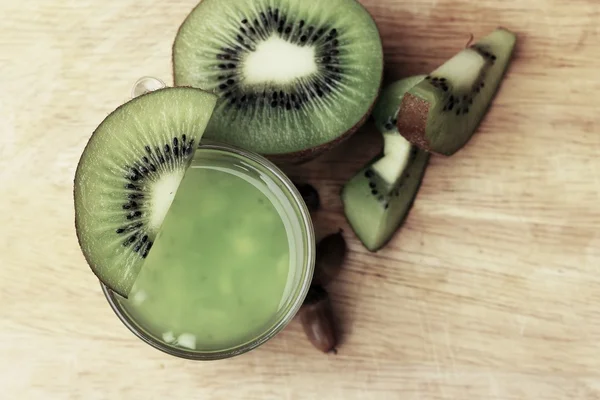 Jus de kiwi frais — Photo