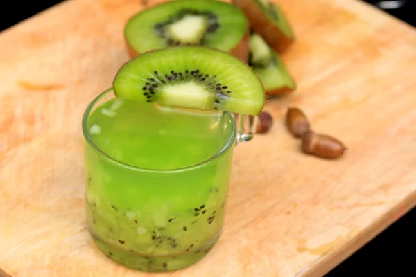 Jus de kiwi frais — Photo