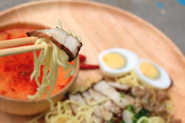 Baharatlı domuz ramen çorbası - Japon yemekleri