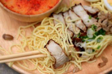 Baharatlı domuz ramen çorbası - Japon yemekleri