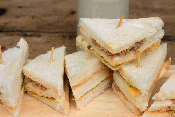 Tuńczyka sanwich i mleko sojowe — Zdjęcie stockowe