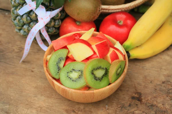 Zdrowe owoce mieszane na kolorowy — Zdjęcie stockowe