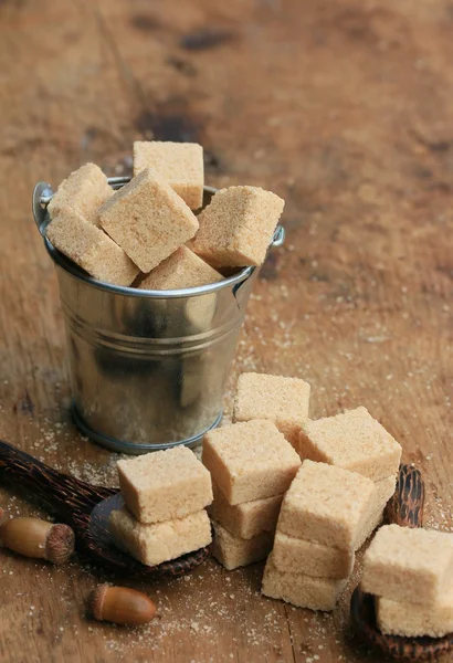 Haldy kostky cukru na přírodní — Stock fotografie
