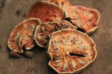 kurutulmuş bael meyve dilimleri