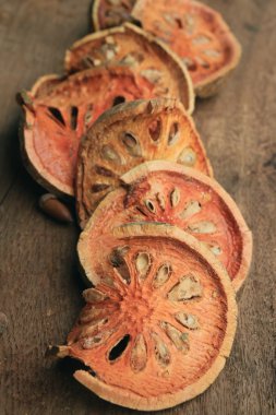 kurutulmuş bael meyve dilimleri