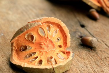 kurutulmuş bael meyve dilimleri