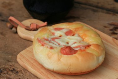mini sosisli pizza