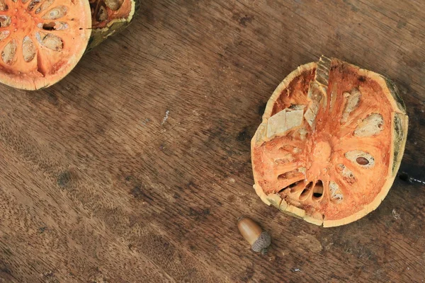 Skivor av torkade bael frukt — Stockfoto