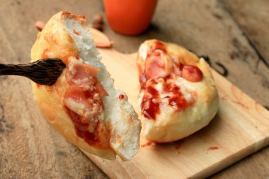 mini sosisli pizza