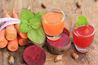 taze pancar ve havuç suyu karışımı