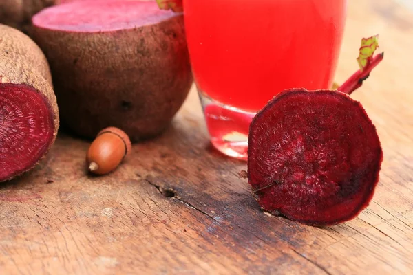 Remolacha fresca y zumo — Foto de Stock