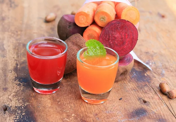 Mix fresh beetroot and carrot juice — Stock Photo, Image