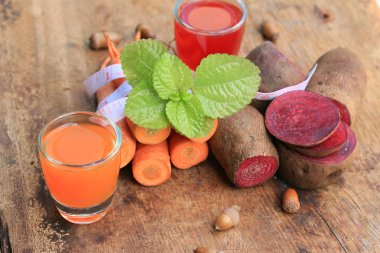 taze pancar ve havuç suyu karışımı