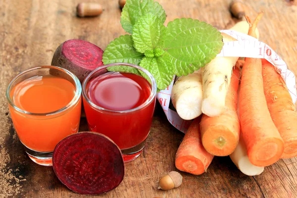 Mix fresh beetroot and carrot juice — Stock Photo, Image