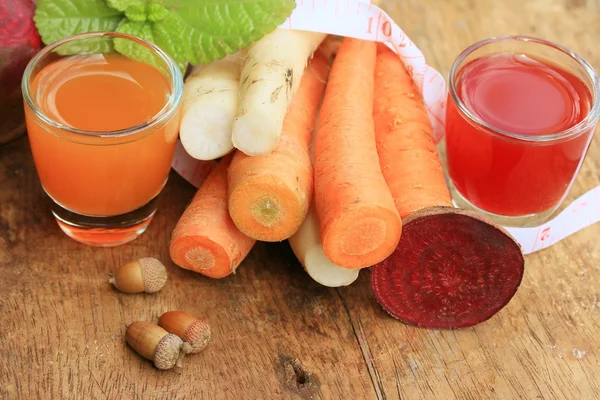 Mix fresh beetroot and carrot juice — Stock Photo, Image