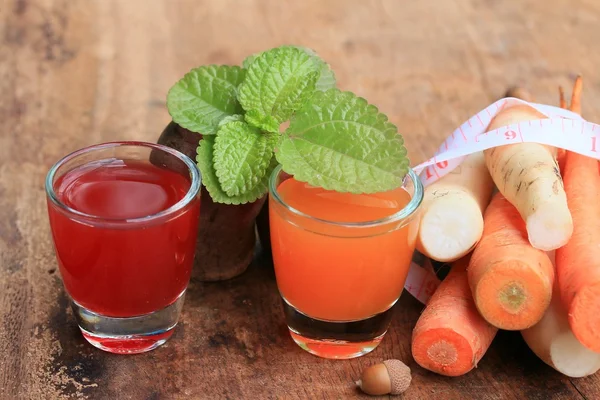 Mix fresh beetroot and carrot juice — Stock Photo, Image