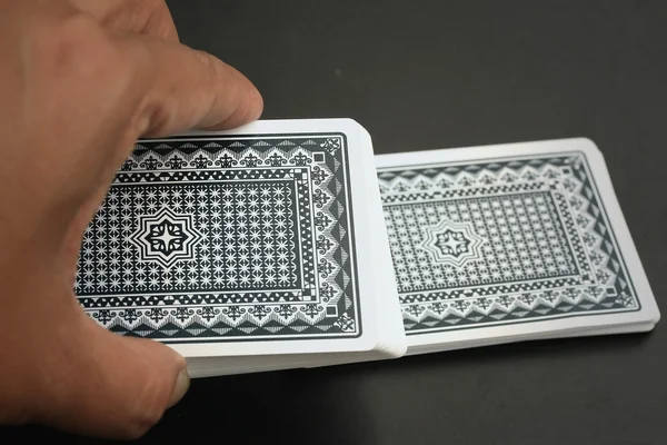 Jogar cartas no fundo preto — Fotografia de Stock