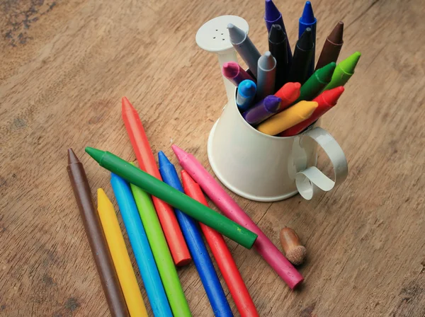 Crayons de cire sur bois vintage — Photo