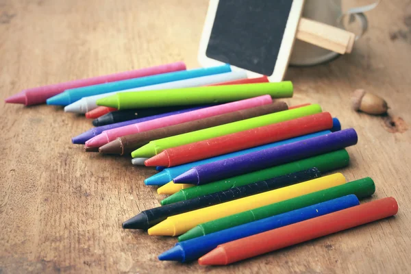 Crayons de cire sur bois vintage — Photo