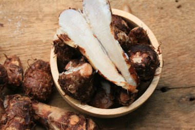 Taro üzerinde ahşap vintage