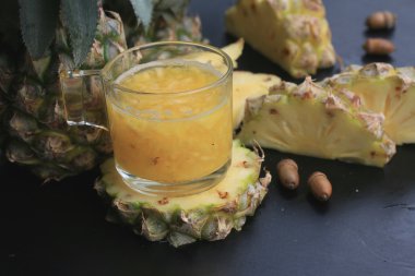 taze ananas ve meyve suları