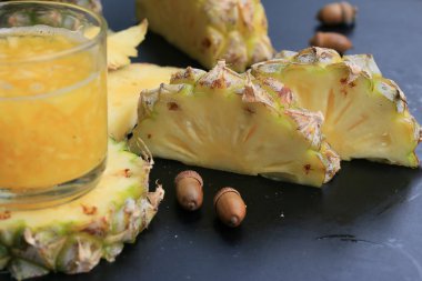 taze ananas ve meyve suları
