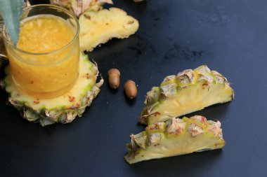taze ananas ve meyve suları