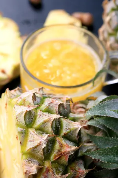 Jus d'ananas et de fruits frais — Photo