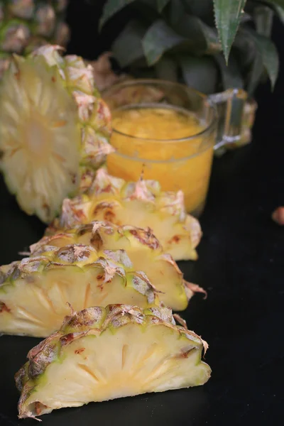 Jus d'ananas et de fruits frais — Photo