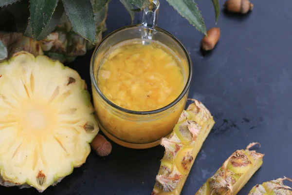 Jus d'ananas et de fruits frais — Photo