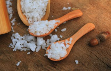 ahşap bir vintage üzerinde beyaz tuz